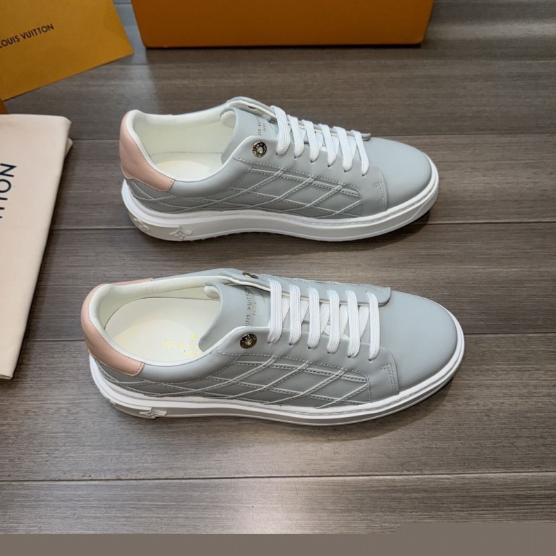 l**is V*t*n sneakers